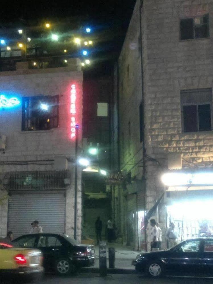 Mansour Hotel Amman Bagian luar foto